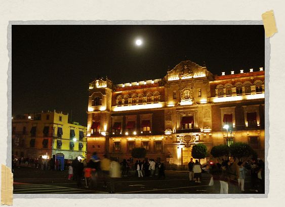 'A full moon over the Palacio Nacional